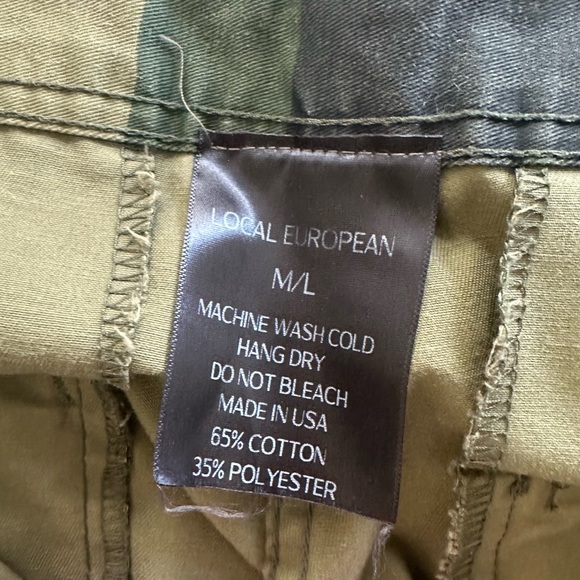 Local European Camo Cargo Pants in size M/L - Picture 10 of 16